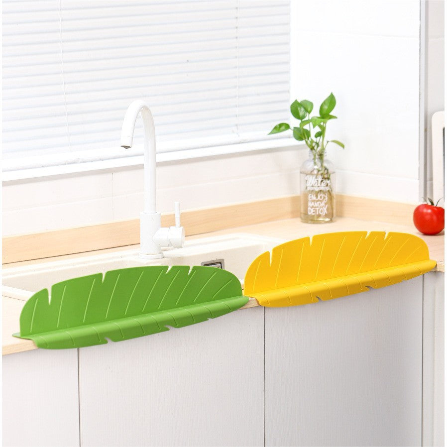 Silicone Kitchen Sink Splash Guard – Waterproof & Oil-Proof Anti-Splash Baffle with Suction Cups